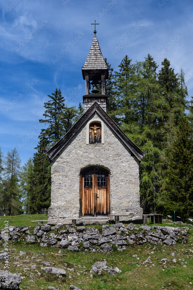 Naklejka premium St. Anna Kapelle, Reit im Winkl im Frühjahr