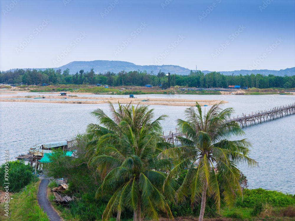 Obraz premium View of Ong Cop bridge or Tiger wooden bridge, Vietnam's longest wooden bridge in Chi Thanh district, Phu Yen province, Vietnam