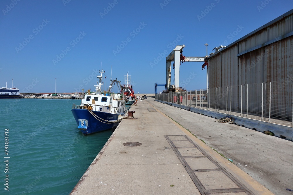 Termoli - Molo dei cantieri navali