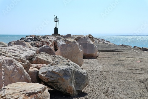 Obraz na płótnie Termoli - Il faro al termine della Passeggiata del Porto w salonie