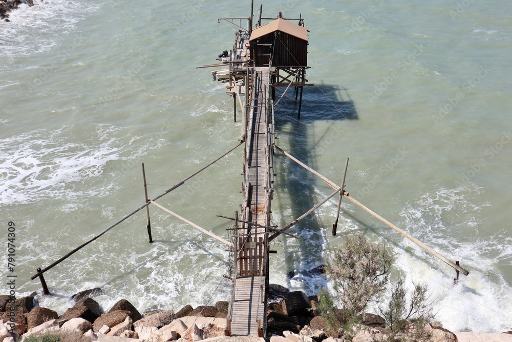 Termoli - Trabucco di Celestino dal borgo antico