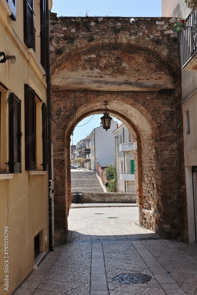 Termoli - Porta Nuova del XV secolo