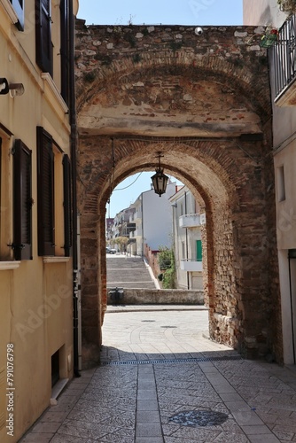 Obraz na płótnie Termoli - Porta Nuova del XV secolo w salonie