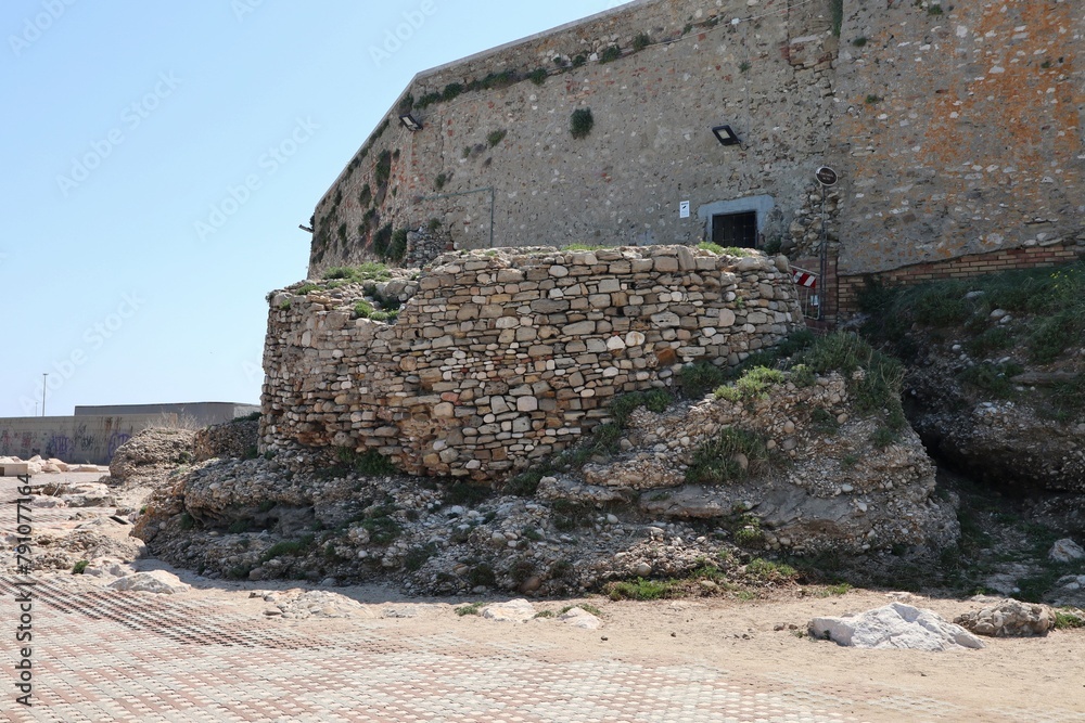 Termoli - Ruderi della Torre Tornola edificata nel XIII secolo