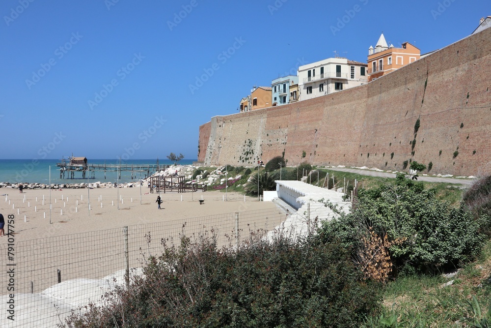 Termoli - Scorcio del borgo da Piazza Castello