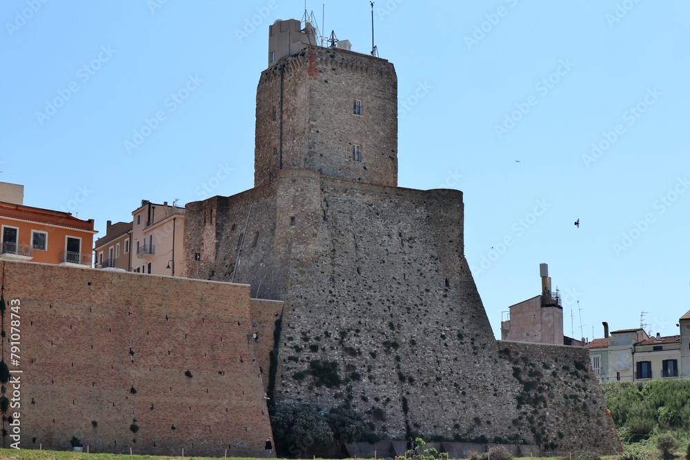 Termoli - Castello Svevo dalla spiaggia di Cala Sveva