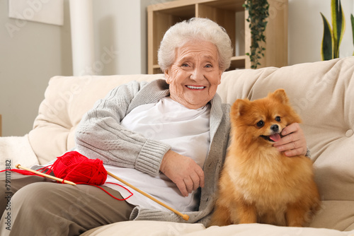 Senior woman with Pomerania...