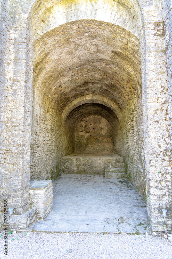 Obraz premium Part of ruins of arch-shaped structure of Ottoman architecture at Gjirokaster castle. Gjirokastner-Albania.