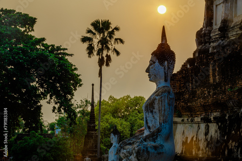 Photography The background of important religious attractions, Wat Yai Chai Mongkhon, has an old Buddha statue and a large pagoda for tourists to study the history of Ayutthaya in Thailand
