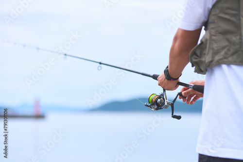 釣りをする男性の手元