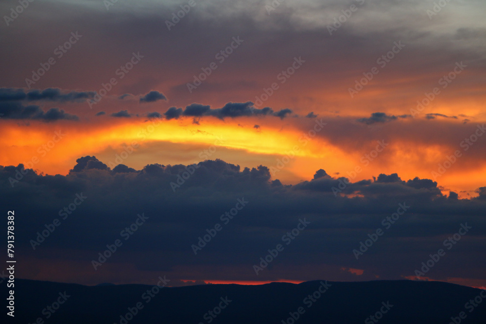 Obraz premium sunset over the mountains