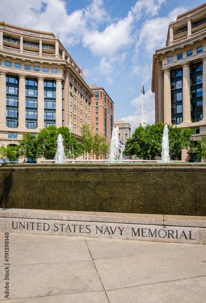 US Navy Memorial Plaza, Park in Washington D.C. honoring those who have served or are currently serving in the Navy, Marine Corps, Coast Guard, and the Merchant Marine