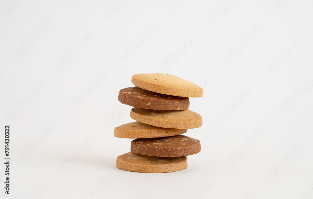pile of cookies on white background. 山積みのクッキー 白背景。 pile of cookies on white background. 山積みのクッキー 白背景。