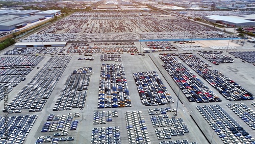 Fototapeta Naklejka Na Ścianę i Meble -  A bird's eye perspective, the parking lot exhibits precision engineering, with vehicles strategically positioned in designated spaces, embodying the optimal utilization of automotive infrastructure.
