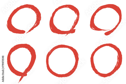 筆で描いた赤色の丸のイラストセット