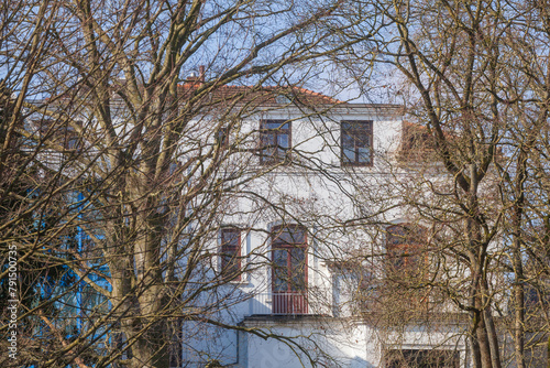 Alte weiße Wohngebäude im Winter, Rückansicht, , Bremen, Deutschland