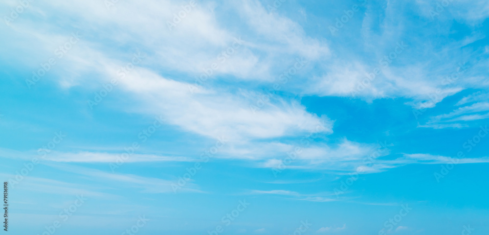 Naklejka premium Blue sky with white clouds