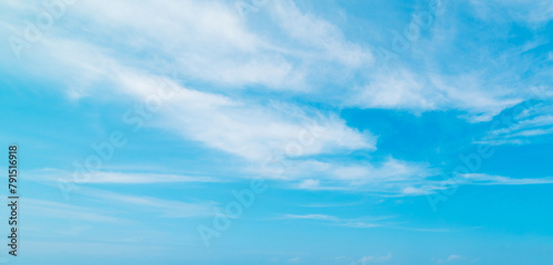 Blue sky with white clouds © Gabriele Maltinti