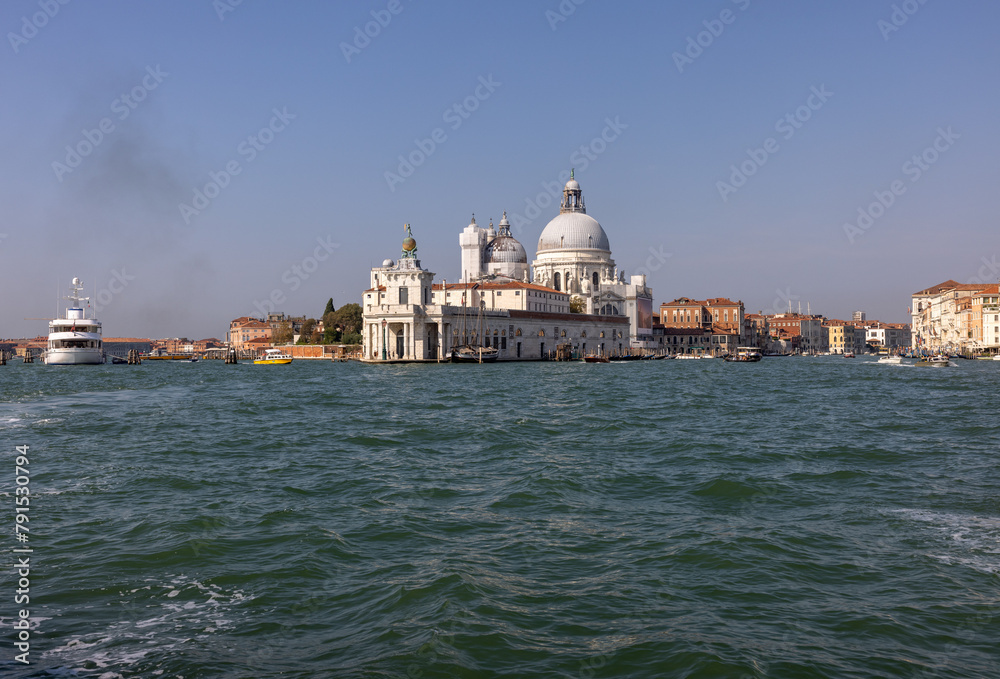 Φωτογραφία View from Canal of San Marco to Punta della Dogana and Salute in Venice
