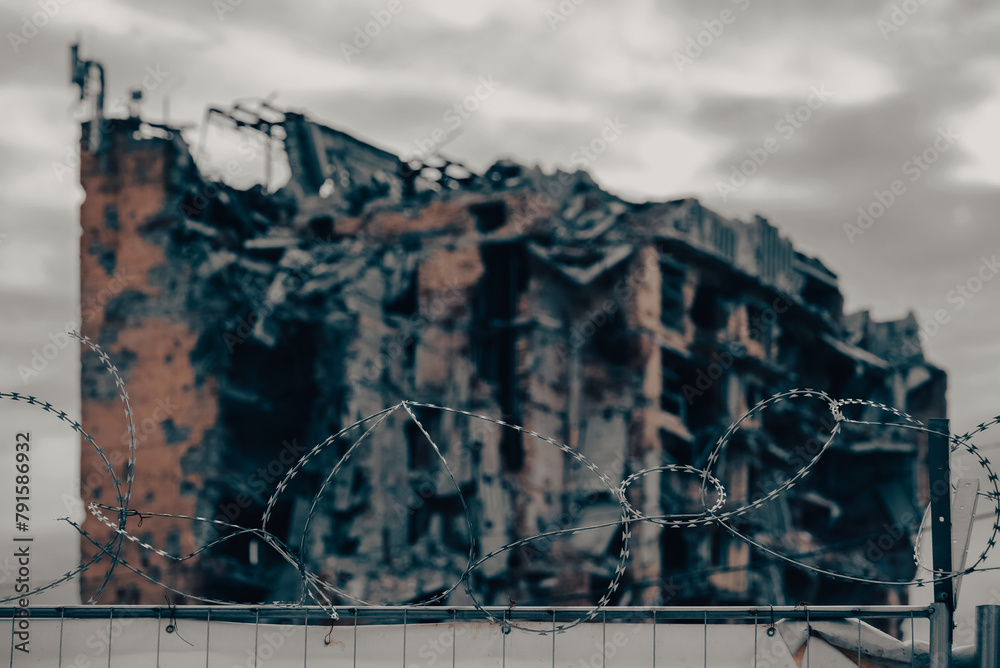 Fototapeta premium barbed wire fence against the sky war in Ukraine