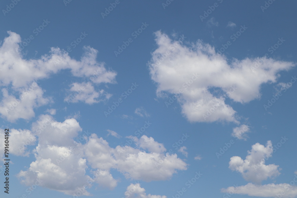 cielo azul nubes blancas limpio cielo azul nubes blancas limpio