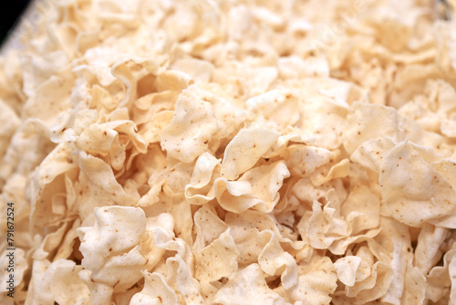 Crispy rice is a little crispy rice cake made from fresh