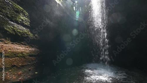マイナスイオンが発生する滝つぼの様子 photo