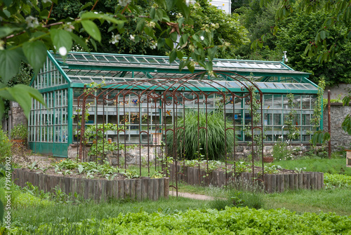 Potager, légumes, salade, décorations de jardin, serre, jardin des six sens, Ecomusée du textile , Parc de Wesserling, Parc naturel régional du ballon des Vosges, Région Alsace, 68, Haut Rhin, France