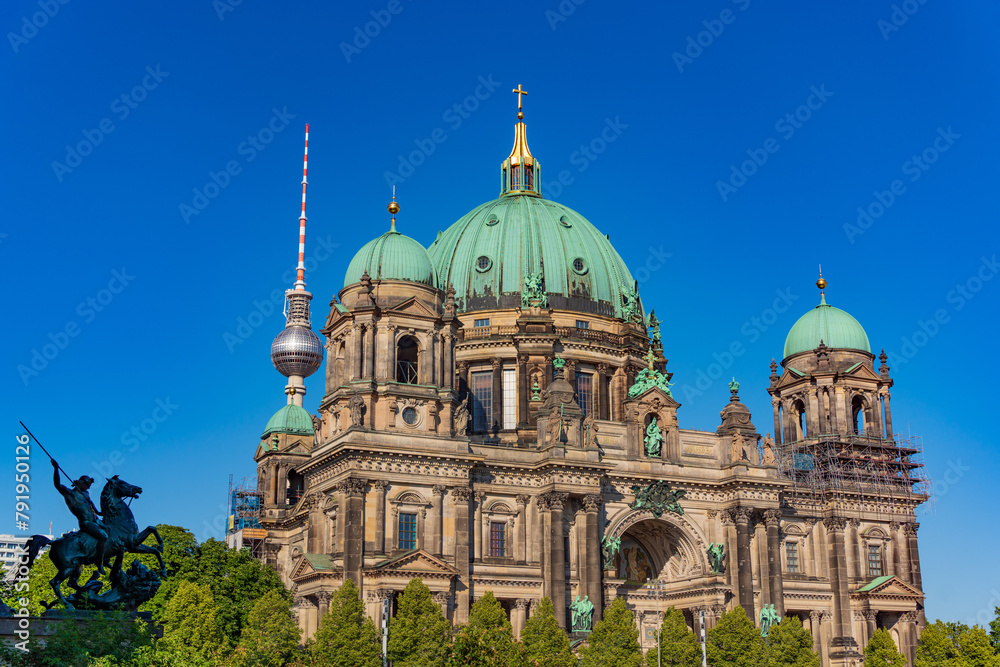 Fototapeta premium Berlin Cathedral on the Museum Island in Berlin, Germany