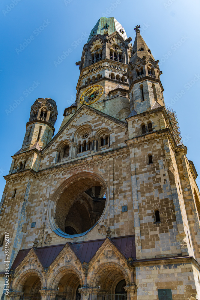 Obraz premium Kaiser Wilhelm Memorial Church in Berlin, Germany