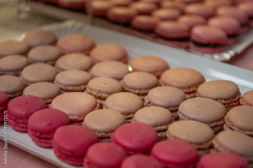 Une pièce montée de macarons pour un mariage Une pièce montée de macarons pour un mariage