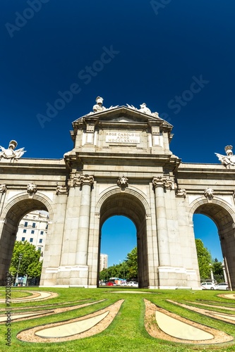 Iconic Puerta de Alcala: 4K Image of Madrid Landmark