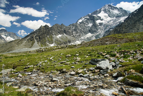 Obraz na płótnie Trail to Arolla in the Pennine Alps, Switzerland. w salonie