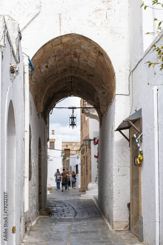Gasse in der Altstadt von Lindos  Rhodos