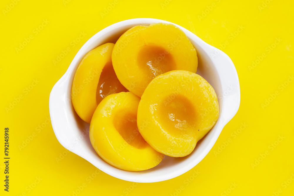 Peach halves in syrup. Fruity desserts Peach halves in syrup. Fruity desserts