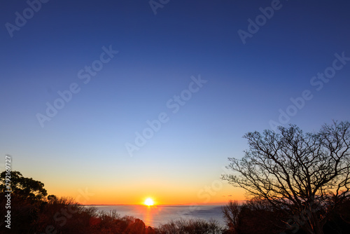                                                                                                                                     2022   1   1              People watching the first sunrise over the Pacific Ocean and the morning sky.  At Azumayama Park  Ninomiya-cho  Naka-gun  Kanagawa  Japan. P