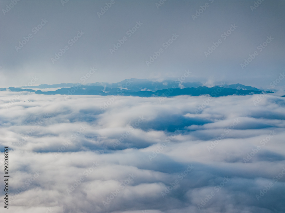 Obraz premium Aerial photography of clouds and fog in the mountains