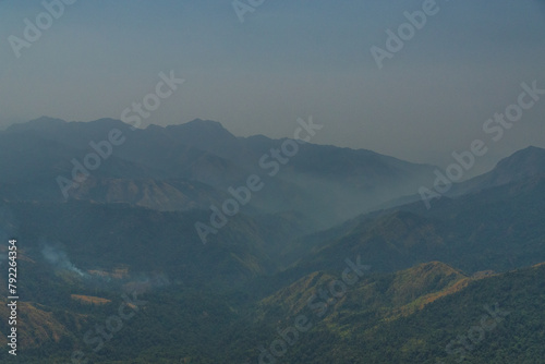 A mountain range with a hazy sky © InfoSoul