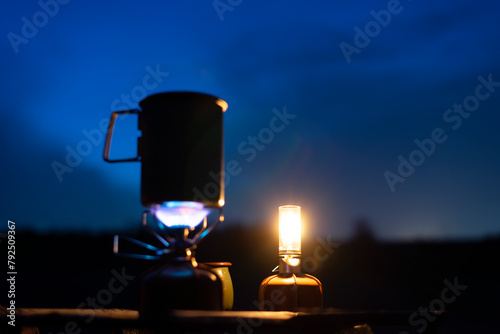 野営の夜　ガスバーナーとガスランタン photo