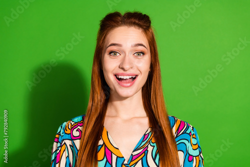 Photo portrait of attractive young woman excited impressed dressed stylish retro clothes isolated on green color background