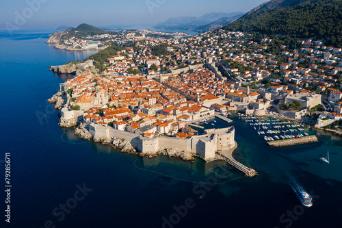 Obraz na płótnie Dubrovnik, Croatia: A tour boat leaving the Dubrovnik medieval old town port by the Adriatic sea in Croatia on a sunny summer w salonie