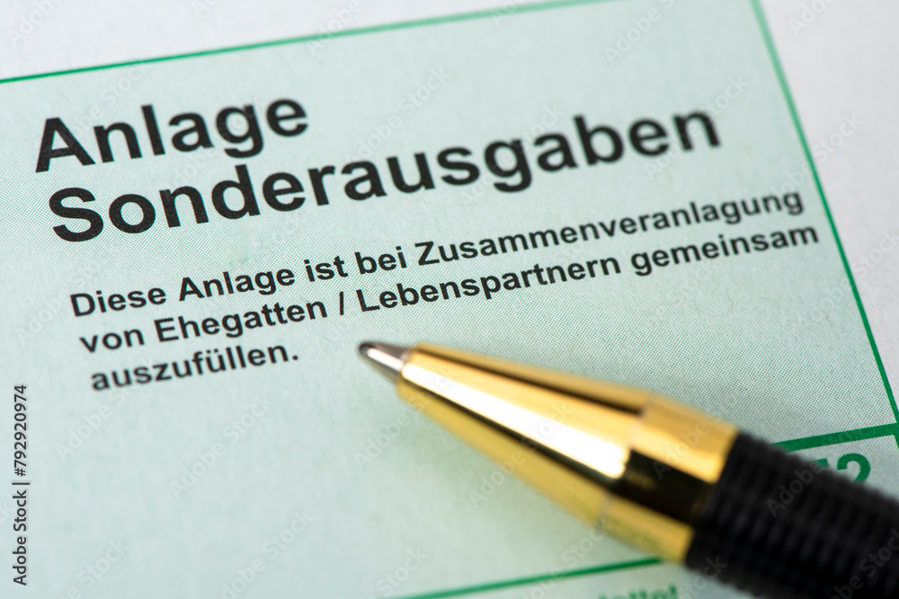 Steuererklärung für Finanzamt mit Formular