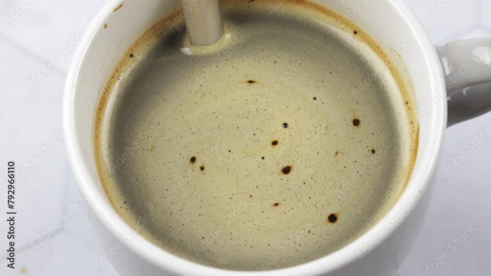 café soluble, en gros plan, dans une tasse