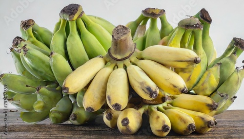 muitos cachos de banana com fundo branco