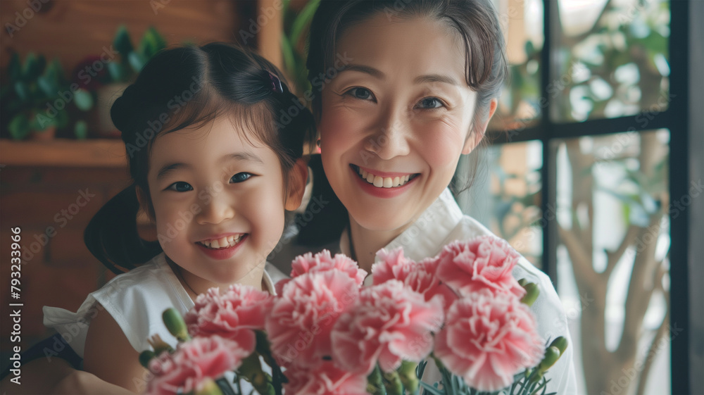 母の日に花束を渡す女の子とママ 母の日に花束を渡す女の子とママ