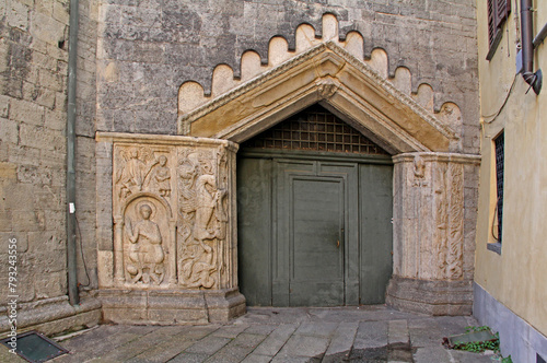 il portale posteriore della chiesa di San Fedele a Como photo