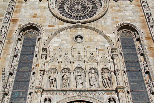decorazione scultorea della facciata del Duomo di Como
