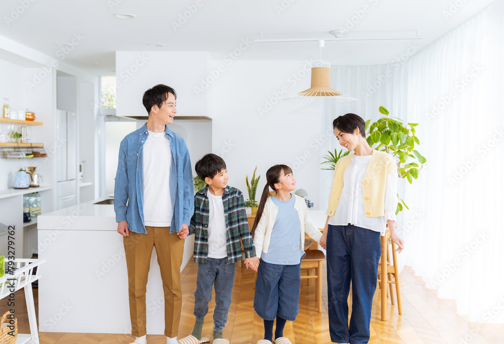 Fototapeta premium 仲良し4人家族
