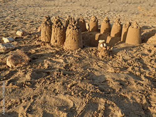 castello di sabbia sulla spiaggia 1433