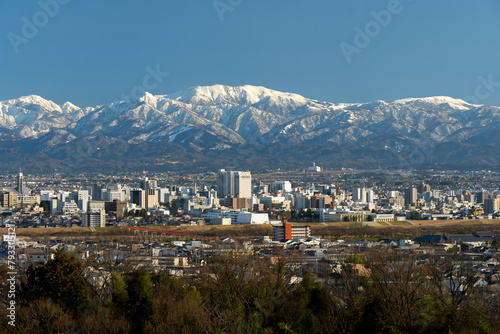 呉羽山展望台から富山市街地と薬師岳